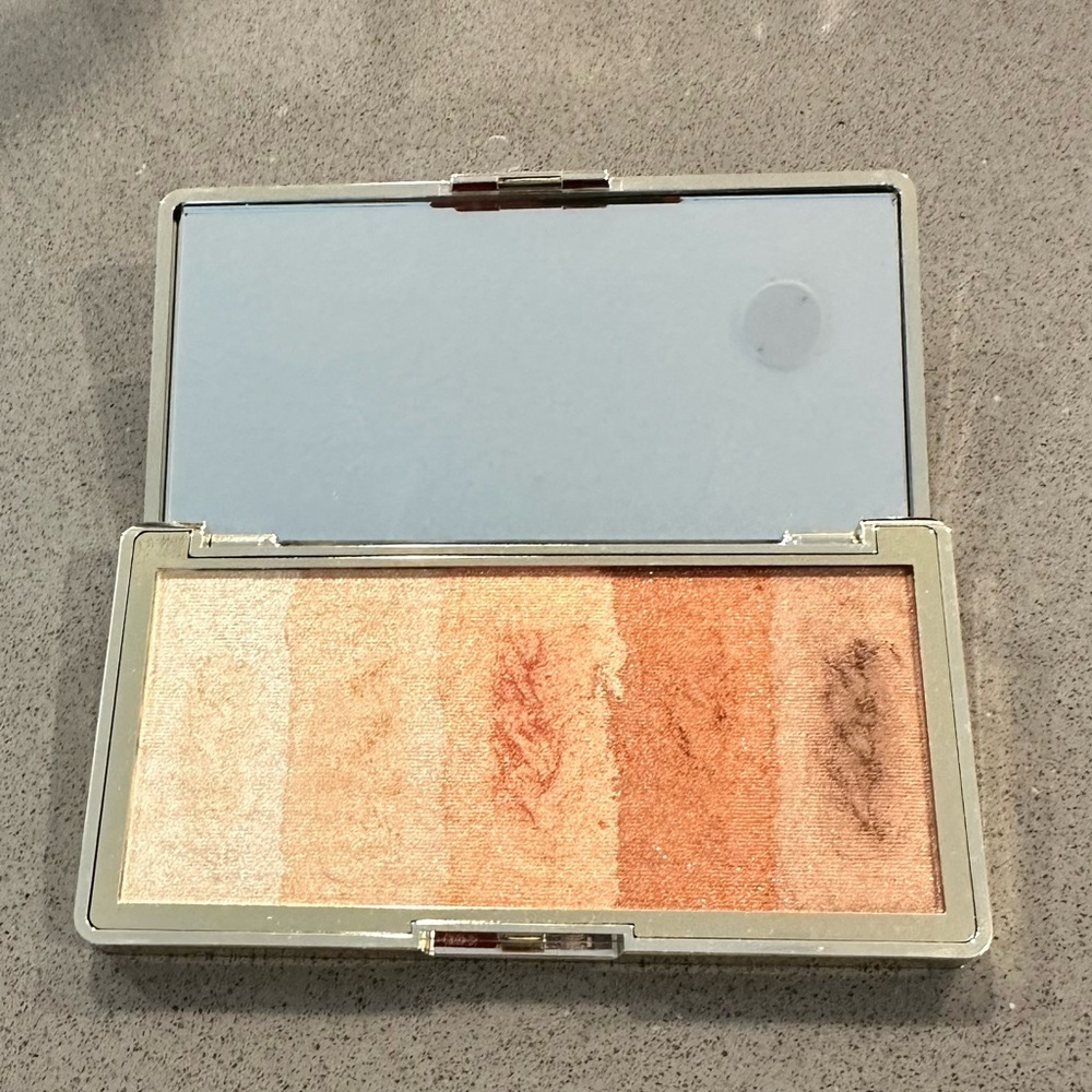 Glowdient makeup palette